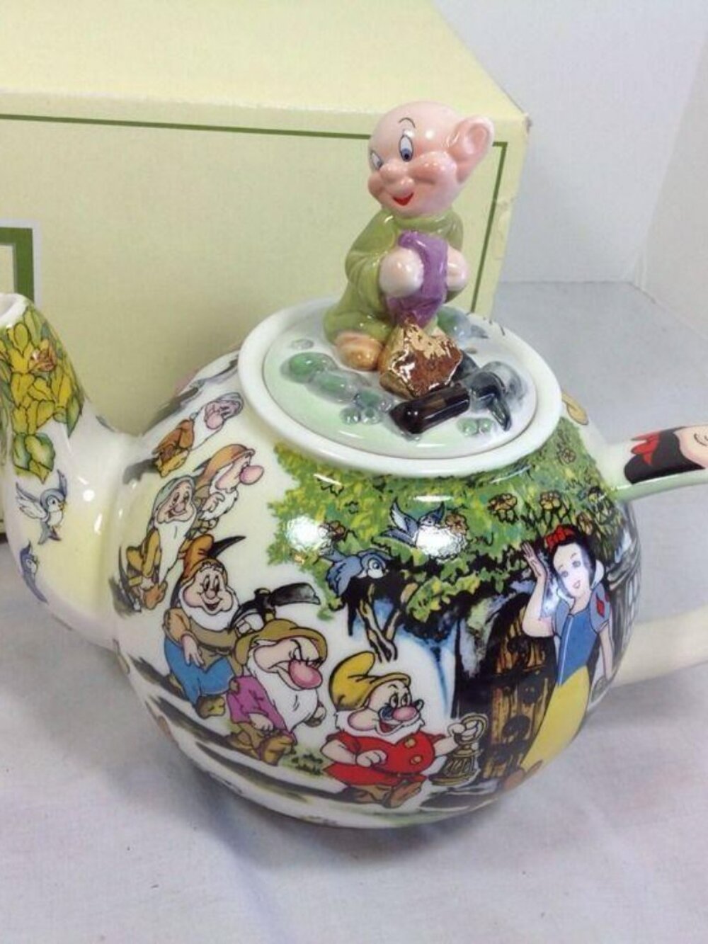 NEW Cardew Design Disney Snow White Small Betty Teapot MINT IN BOX Limited 2003